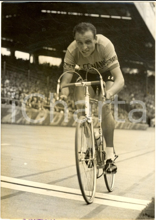 1957 CICLISMO GRAND PRIX DES NATIONS Arrivo di Ercole BALDINI secondo - Foto