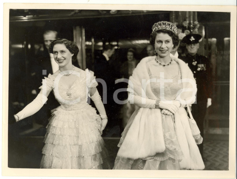 1953 LONDON ODEON Royal Film Performance - ELIZABETH II and princess MARGARET