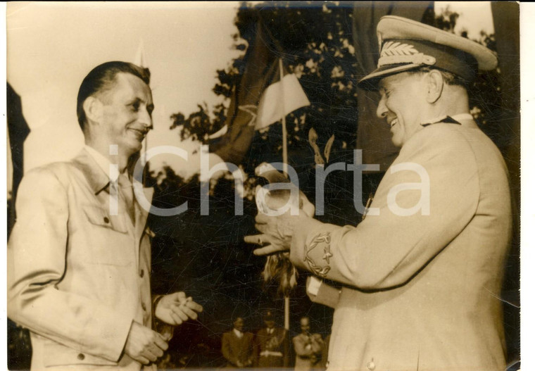 1956 YUGOSLAVIA Maresciallo TITO riceve piccione dalle poste per il compleanno