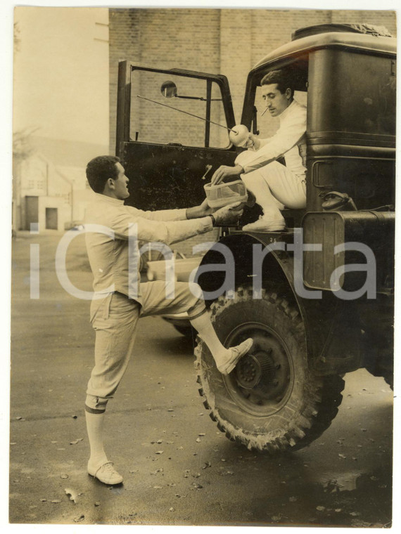 1958 SANDHURST Military Academy - Fencers Gaetano SCALA Giulio GIUNTA on a lorry