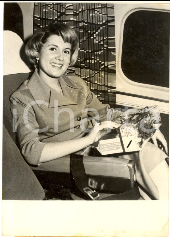 1957 PARIS Ginette HUBERT in partenza per gli Stati Uniti - Foto 13x18 cm