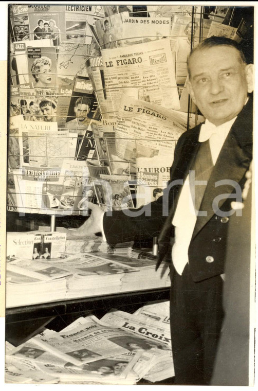 1957 PARIS René COTY inaugure kiosque au Théâtre des Champs-Elysées *Photo 13x18