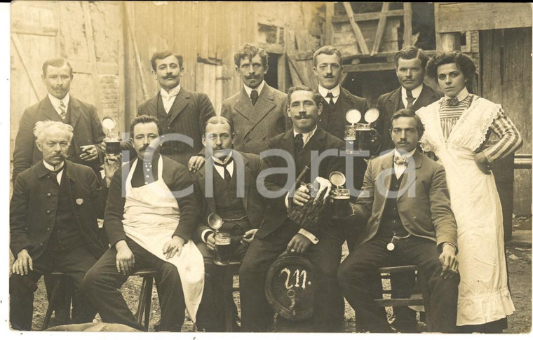 1910 NUDLINGEN Gruppo di uomini in osteria con le birre - Foto cartolina 