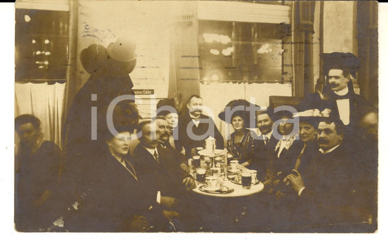 1911 HAMBURG Famiglia Jurgens - Ritratto al bar con le birre - Foto VINTAGE