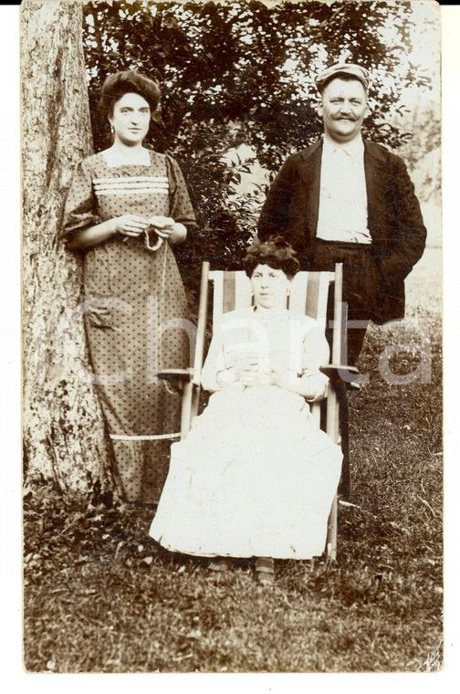1909 PICHLING (D) Ritratto di famiglia in un parco *Foto cartolina VINTAGE
