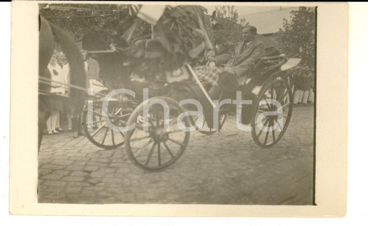 1930 ca GERMANIA Parata con passaggio di una carrozza - Foto cartolina VINTAGE