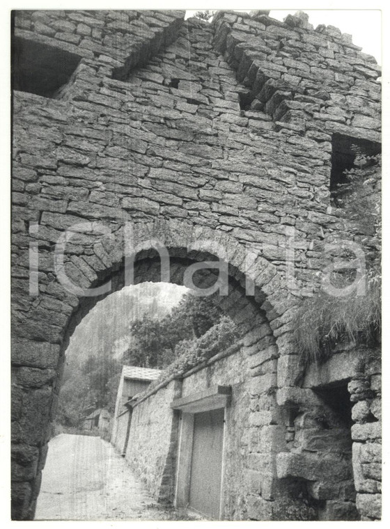 1980 VALLE DEVERO Ingresso dell'antico forte *Foto VINTAGE 13x18 cm