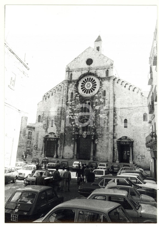 1980 BARI Facciata della Cattedrale di SAN SABINO con auto parcheggiate - Foto