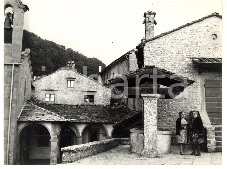 1974 AREZZO Santuario della Verna - Veduta del chiostro *Foto ANIMATA 24x18