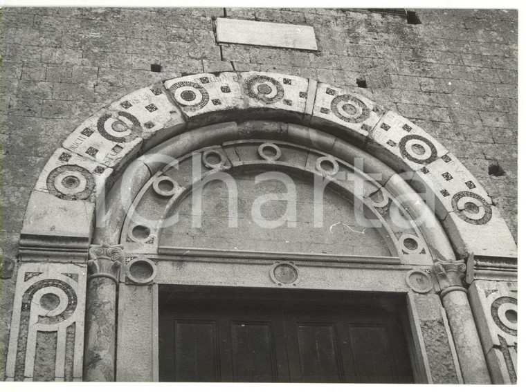 1981 TARQUINIA (VT) Chiesa di Santa Maria in Castello - Portale mediano *Foto