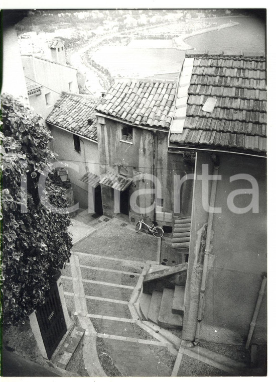 1981 MENTONE (F) Scorcio caratteristico della città vecchia *Foto ARTISTICA