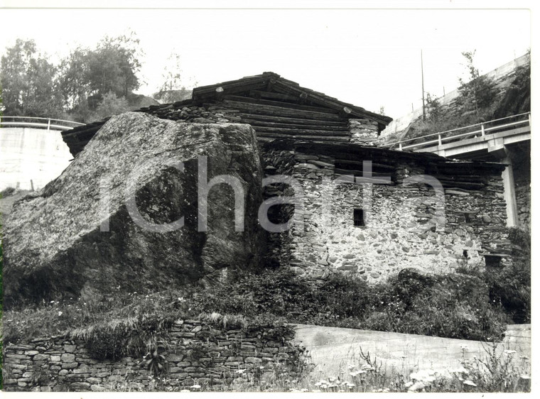 1977 CHIESA IN VALMALENCO (SO) Veduta di una legnaia *Foto VINTAGE 