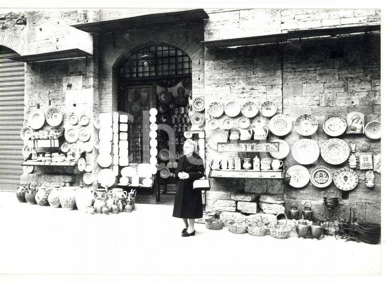 1979 SAN GIMIGNANO - Piazza della Cisterna - Caratteristico negozio di ceramiche