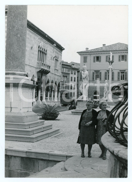 1979 UDINE Turiste in Piazza della Libertà - Foto 13x17 cm