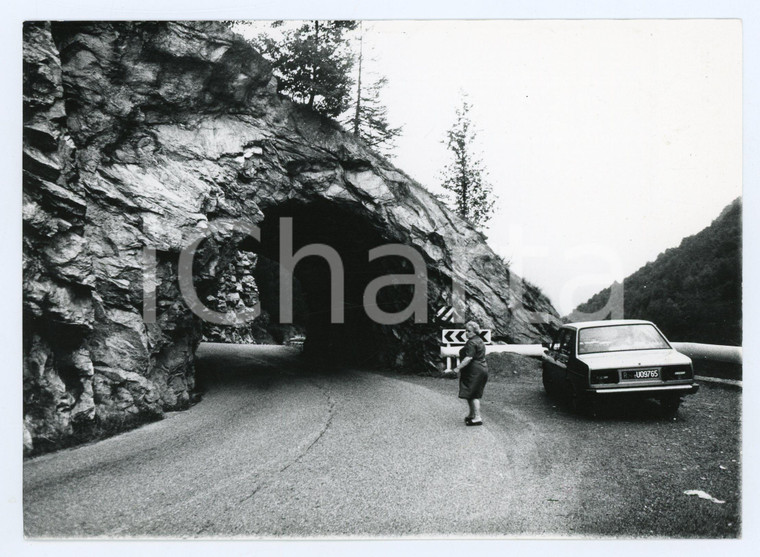 1979 VAL GRANDE DI LANZO Turista nei pressi di una galleria - Foto 17x13 cm