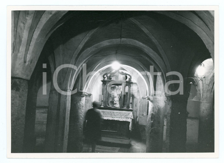 1972 AOSTA Turista alla cripta della Collegiata di Sant'Orso - Foto 17x13 cm