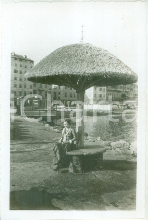 1931 GENOVA PEGLI Ritratto di giovane donna sotto l'ombrellone - Foto ARTISTICA