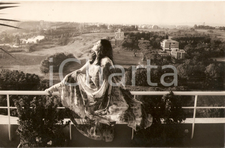 1970 ca CINEMA Ritratto di Lisa GASTONI in collina - Foto 29x18 cm