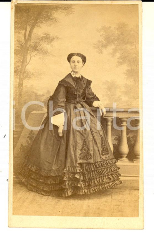 1865 ca TORINO Ritratto di donna in abito ricamato - Foto E. DI CHANAZ CDV