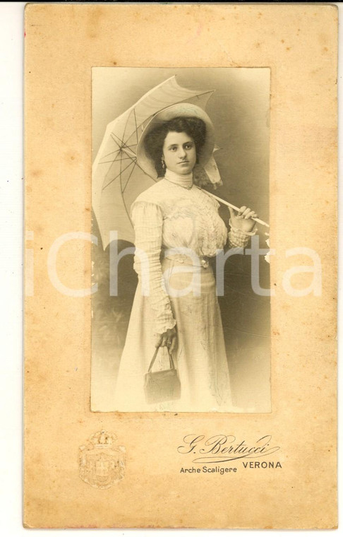 1890 ca VERONA Ritratto di donna in abito da passeggio *Foto G. BERTUCCI 10x16