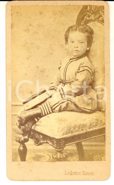 1870 ca VERONA Ritratto di bambino su poltroncina *Foto Lodovico KAISER CDV