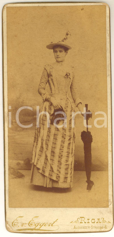 1890 ca RIGA (LETTONIA) Donna in abito da passeggio - Foto EGGERT 10x21 cm
