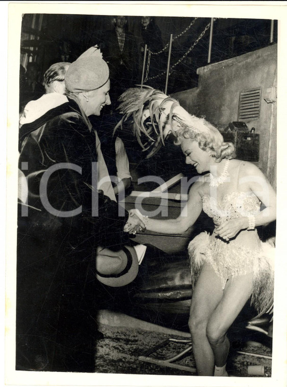 1953 OSLO Skater Sonja HENIE meets princess Martha of Norway - Photo 15x20 cm