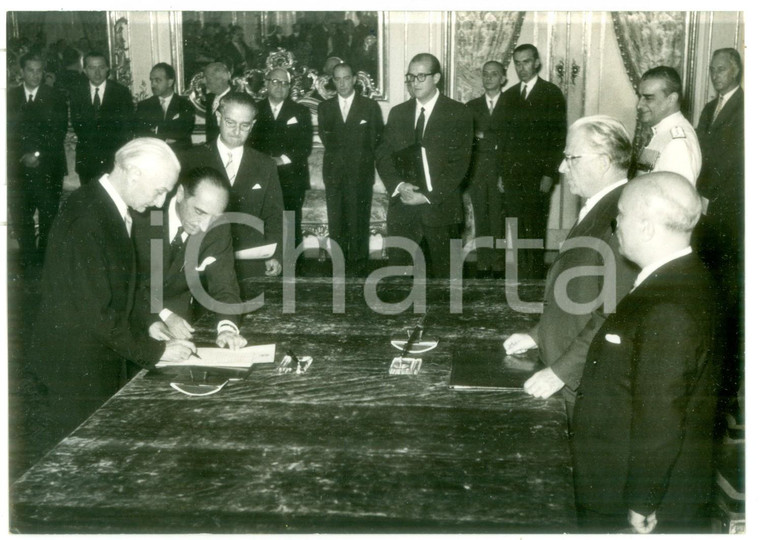 1958 ROMA Antonio SEGNI presta giuramento nelle mani di Giovanni GRONCHI *FOTO