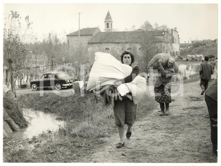 1960 ALLUVIONE POLESINE - ARIANO Esodo della popolazione *Foto 24x18 cm