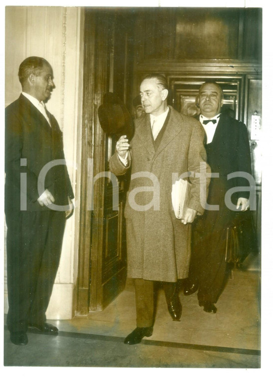 1956 ROMA Gaetano MARTINO al termine della seduta del Consiglio dei Ministri