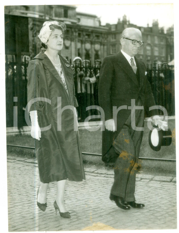 1958 LONDON Westminster Abbey - Giovanni GRONCHI with his wife *Photo 15x20