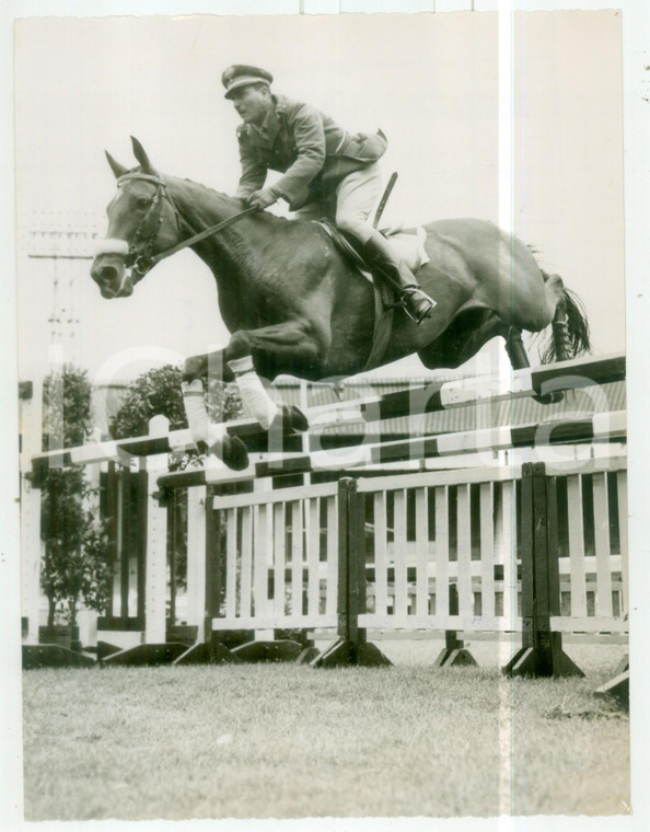 1957 LONDON Royal International Horse Show - SIRENELLA during the exhibition 
