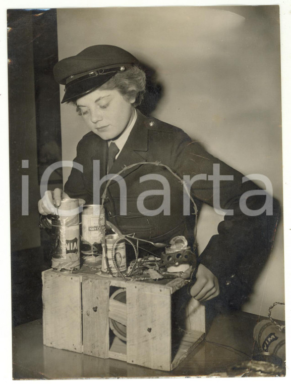 1954 LONDON Radio Show - Shirley DAY working on a radio set of junk *Photo