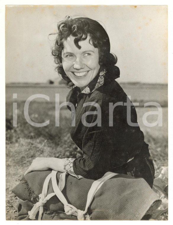1958 RYE - CINEMA Celia HEWITT on the film set "Dunkirk" *Photo 15x20