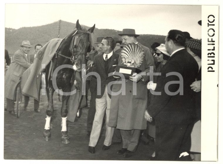 1957 NAPOLI - IPPICA Gran Premio di AGNANO Premiazione di TORNESE *Foto 18x13