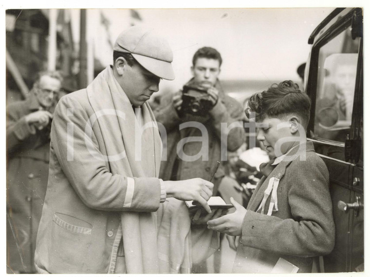 1950 (Ristampa 1960) CAMBRIDGE Antony ARMSTRONG-JONES signing an autograph