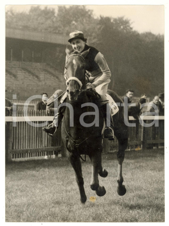 1955 NEWMARKET Town Plate - Valda ROGERSON riding her horse VULPES to victory