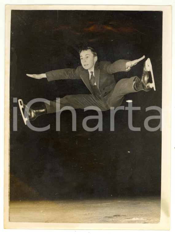 1955 BUDAPEST Alain GILETTI during the European Ice Skating Championship *Photo