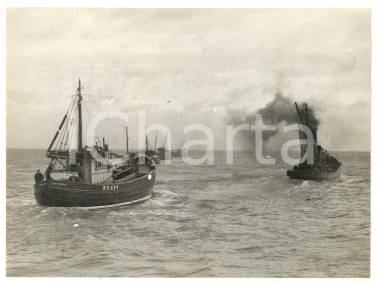 1954 NORFOLK Herring drifters putting on sea *Photo 20x15 cm