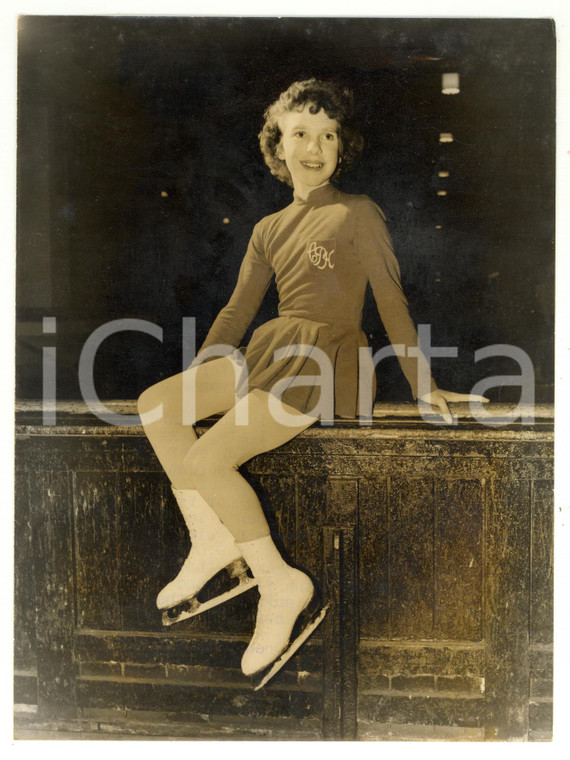 1955 LONDON - SKATING Twelve-year-old Carolyn KRAU portrait *Photo 15x20