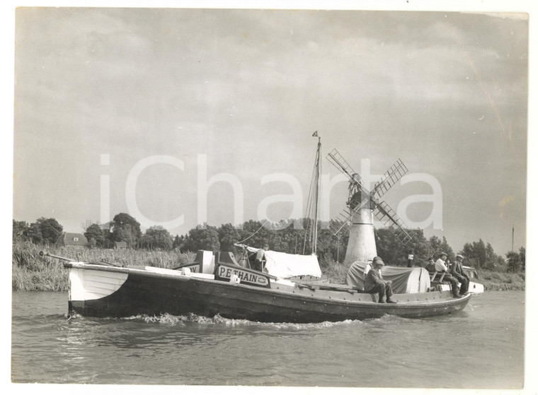 1958 NORFOLK - Boat LORD ROBERTS passing the White Mill *Photo 20x15 cm
