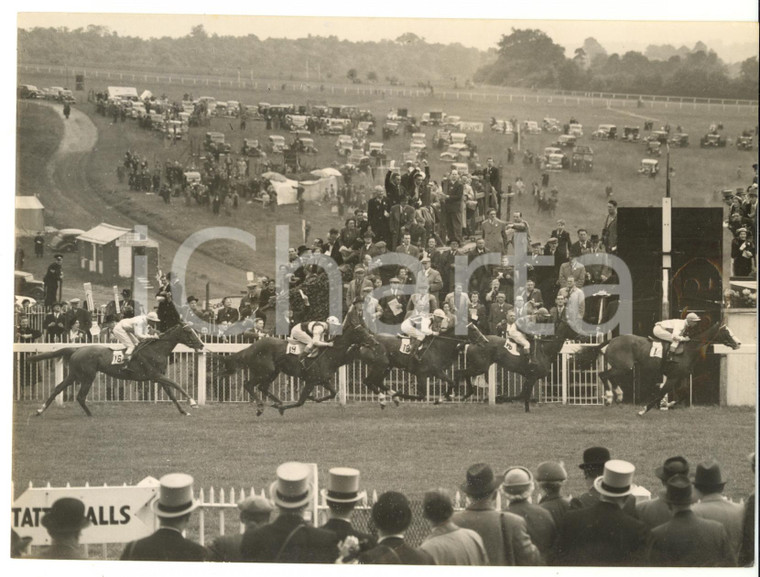 1953 EPSOM Oaks Stakes - AMBIGUITY ridden by Joe MERCER winning the race *Photo
