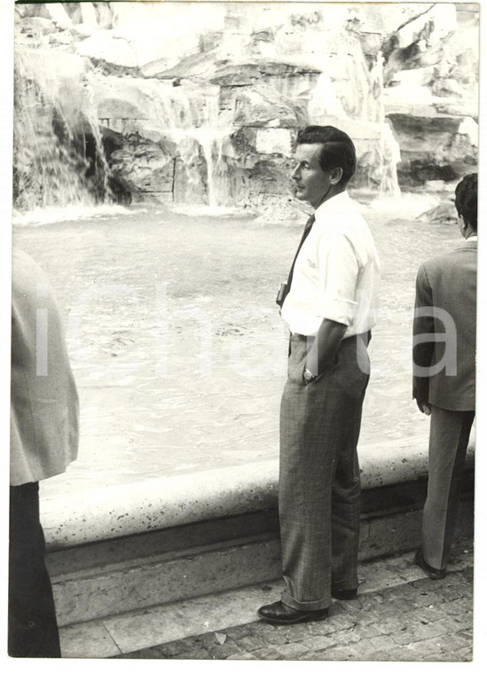 1958 ROMA Fontana di Trevi - Peter TOWNSEND in visita alla città *Foto 13x18 cm