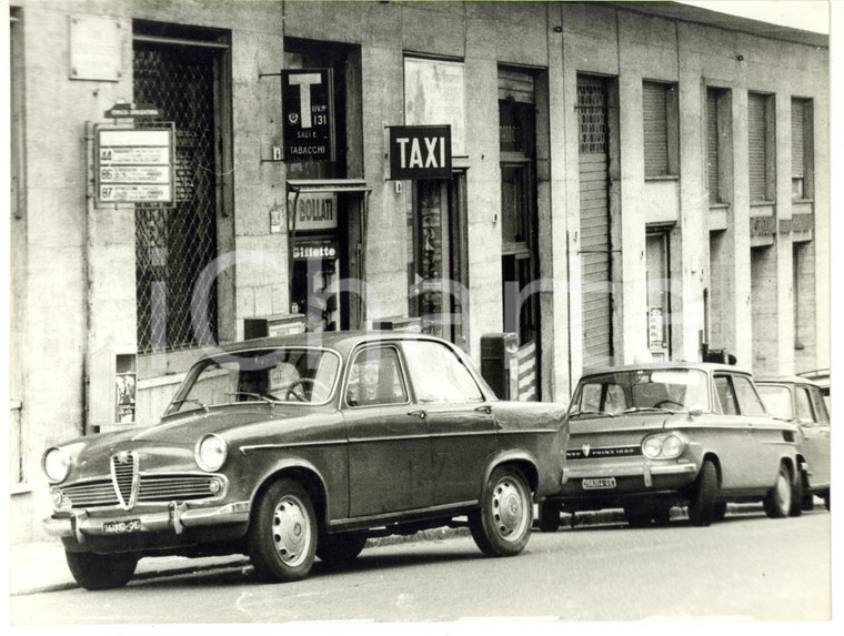 1965 ca GENOVA Via Silvio Lagustena - Auto ALFA ROMEO parcheggiata *Foto 24x18