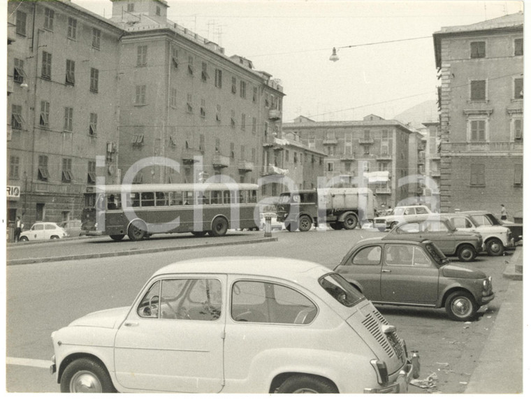 1965 ca GENOVA S. Nicolò - Auto parcheggiate *Foto VINTAGE 24x18