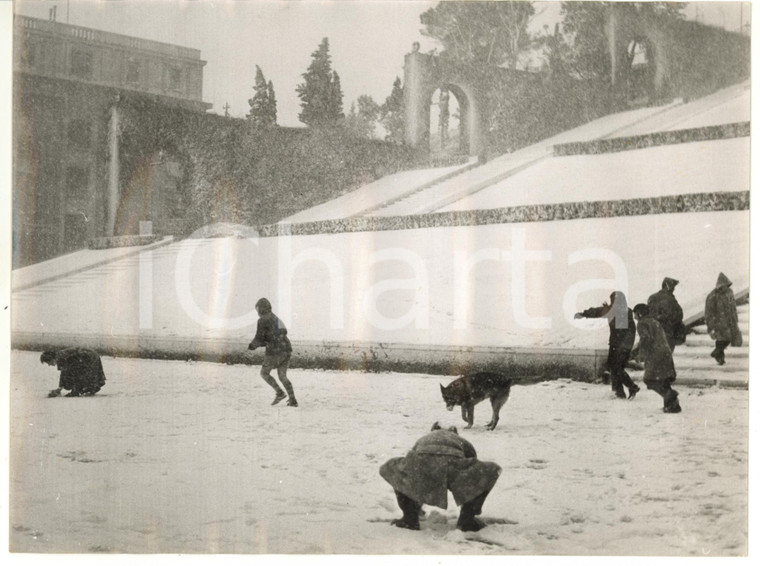 1956 GENOVA Battaglia di palle di neve *Fotografia VINTAGE 24x18 cm