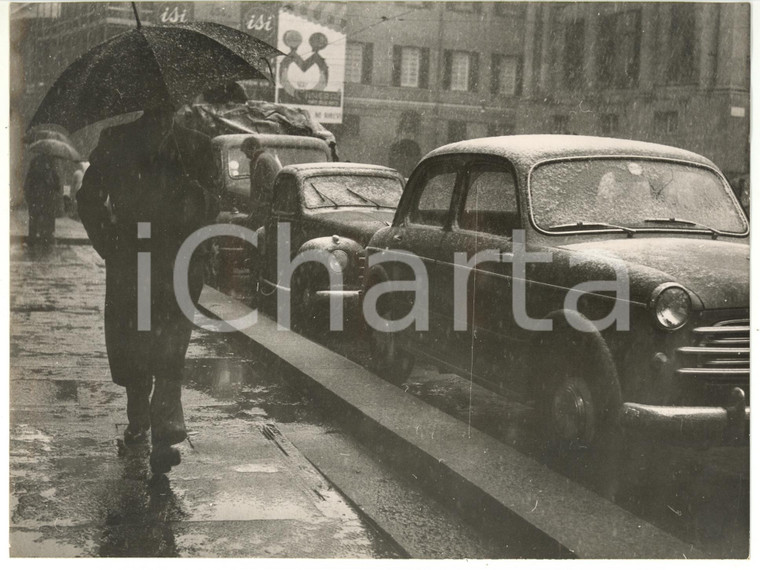 1956 GENOVA Passanti sotto la neve - Foto ARTISTICA 24x18