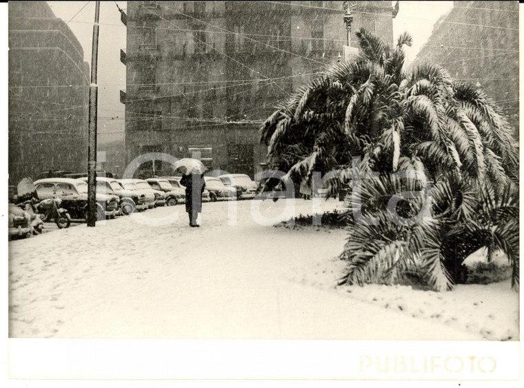 Febbraio 1956 NAPOLI Nevicata eccezionale - Piazza sepolta dalla neve *Foto