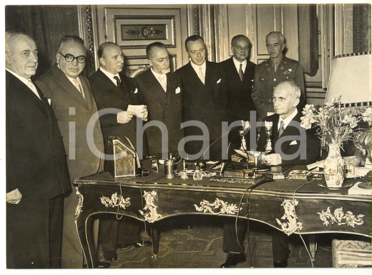 1954 ROMA Luigi EINAUDI riceve Comitato per il soccorso invernale *Foto 18x13