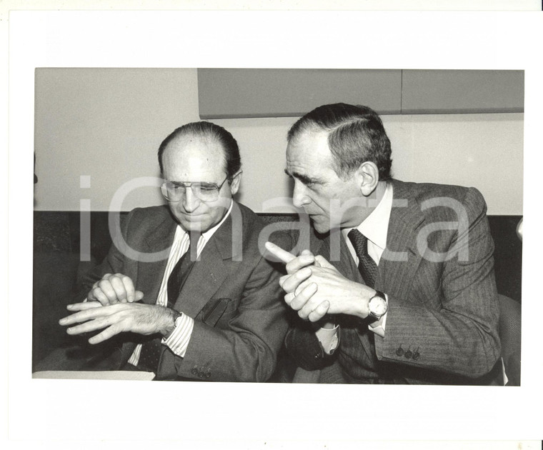 1985 ca MILANO Piero BASSETTI con Abel MATUTES durante conferenza stampa *Foto